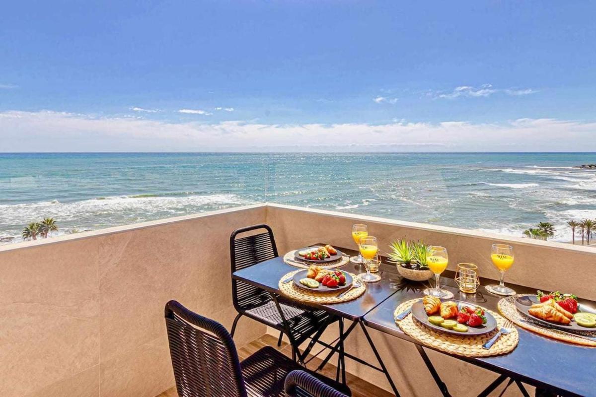 797 Holiday Rentals - Benalbeach- Moderno Piso Para 5 Con Vistas Al Mar Benalmadena Bagian luar foto