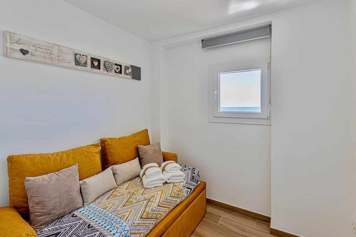 797 Holiday Rentals - Benalbeach- Moderno Piso Para 5 Con Vistas Al Mar Benalmadena Bagian luar foto