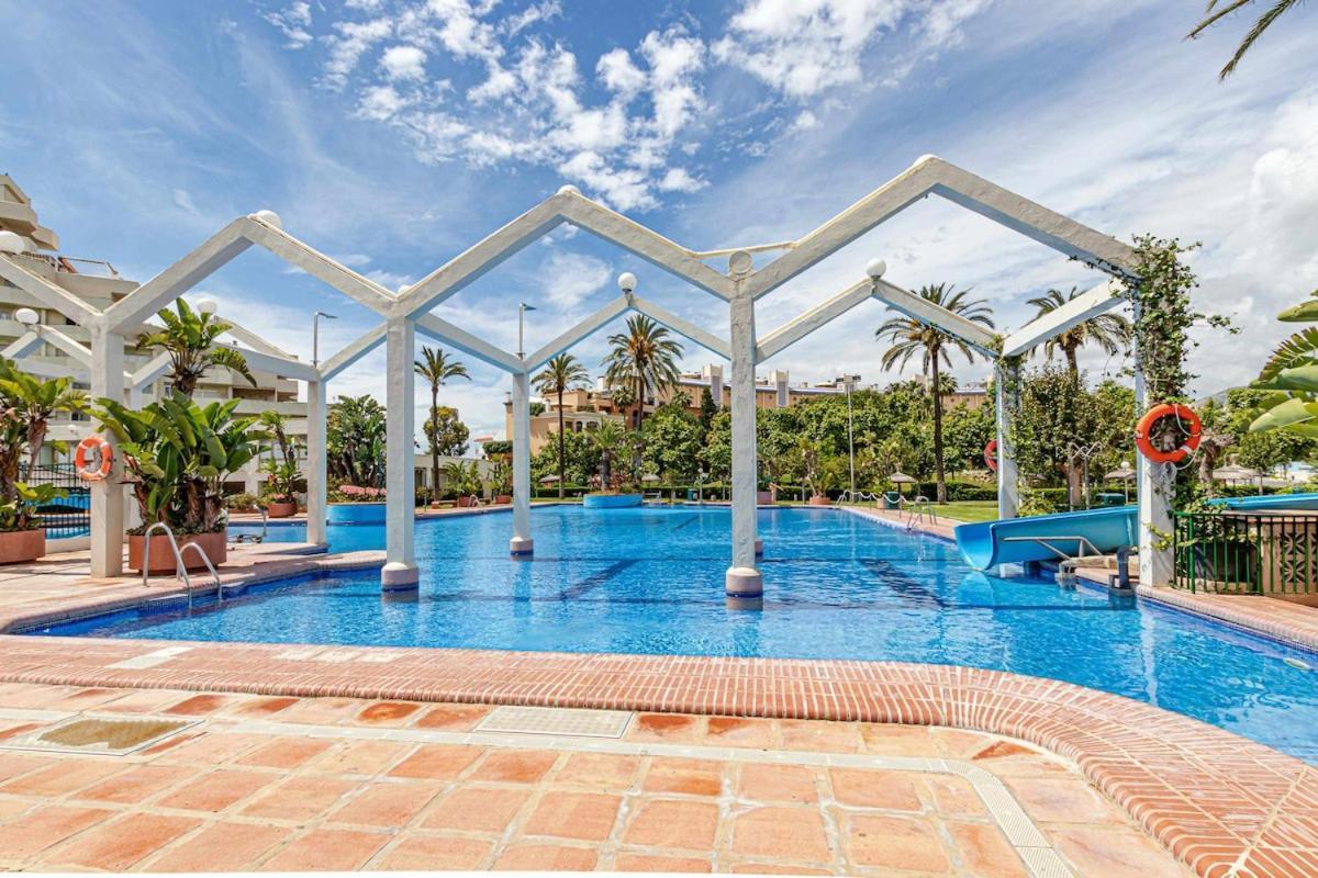797 Holiday Rentals - Benalbeach- Moderno Piso Para 5 Con Vistas Al Mar Benalmadena Bagian luar foto