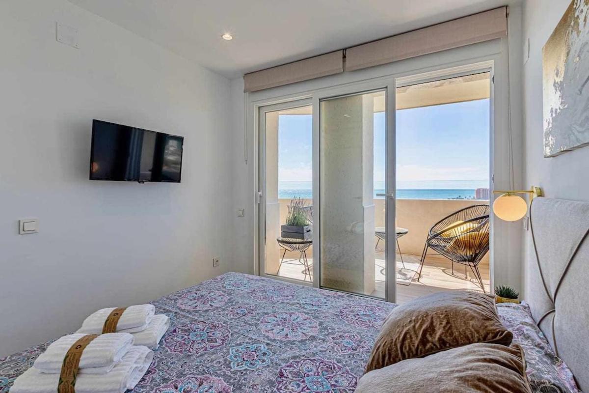 797 Holiday Rentals - Benalbeach- Moderno Piso Para 5 Con Vistas Al Mar Benalmadena Bagian luar foto