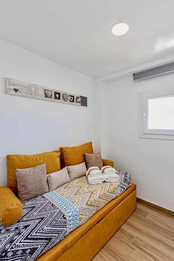 797 Holiday Rentals - Benalbeach- Moderno Piso Para 5 Con Vistas Al Mar Benalmadena Bagian luar foto